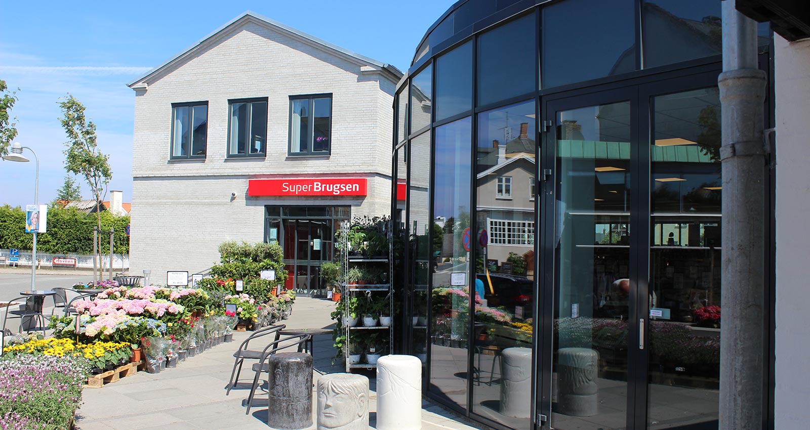 SuperBrugsen Hornbæk - Supermarkedsudvidelse indpasses elegant i bybilledet i Hornbæk