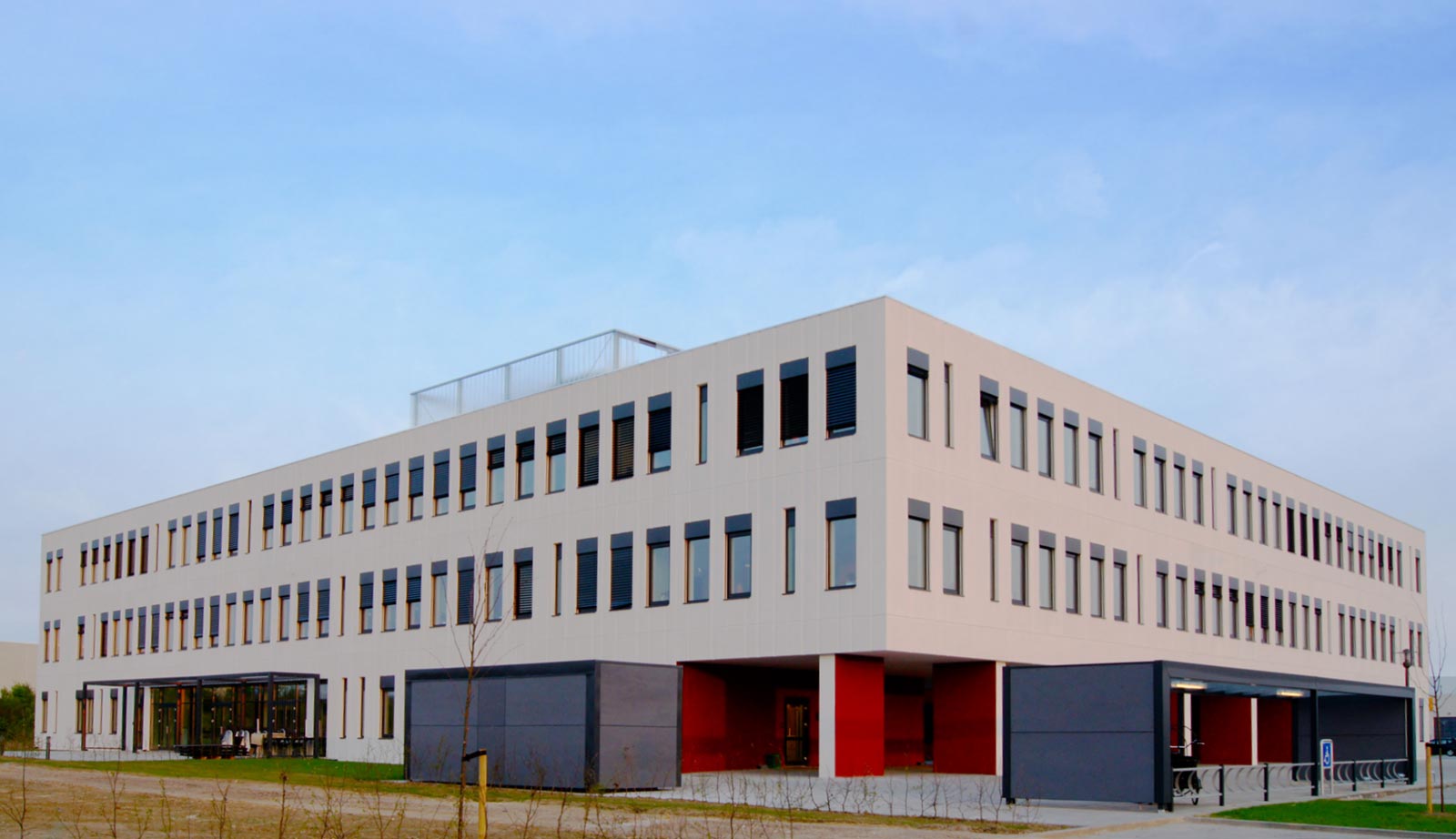 SuperGros Ringsted - 4-fløjet administrationsbygning i Ringsted på knap 7000 m2