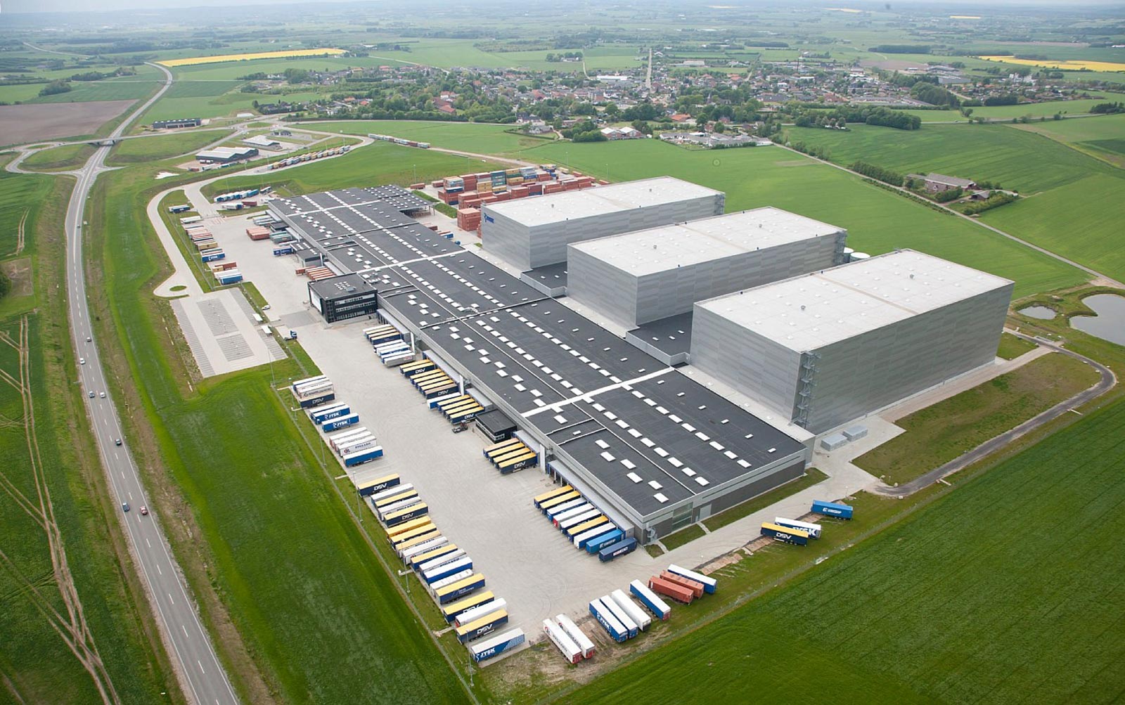 JYSK Uldum - Distribution centre - JYSK’s new 64,000 m2 distribution centre is attractively situated in the open countryside.