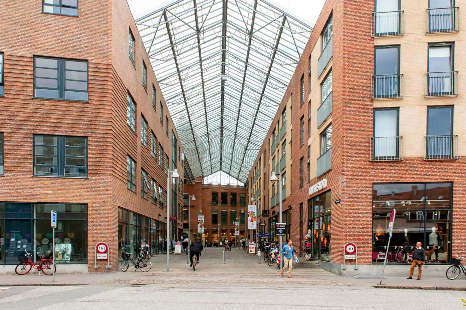 Spinderiet Valby - Livlig bydel og butiksgader på historisk grund i Valby